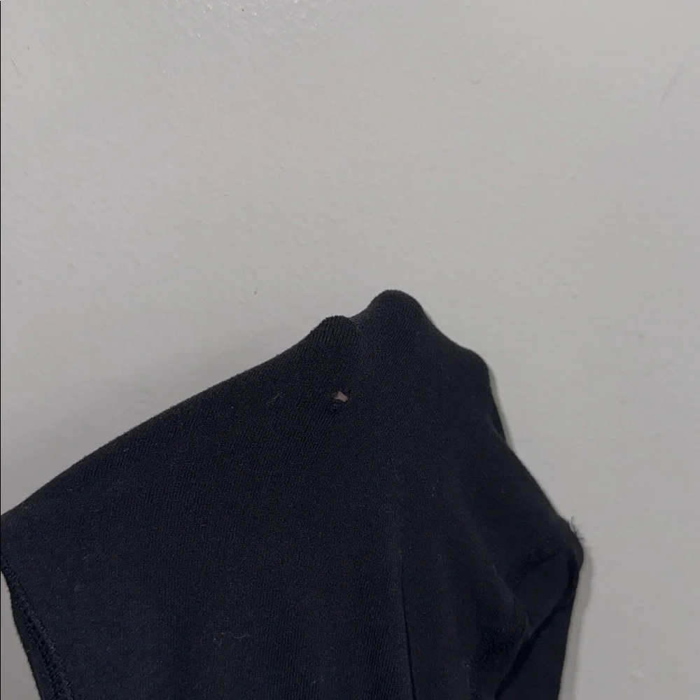 Lululemon black capri size 6
